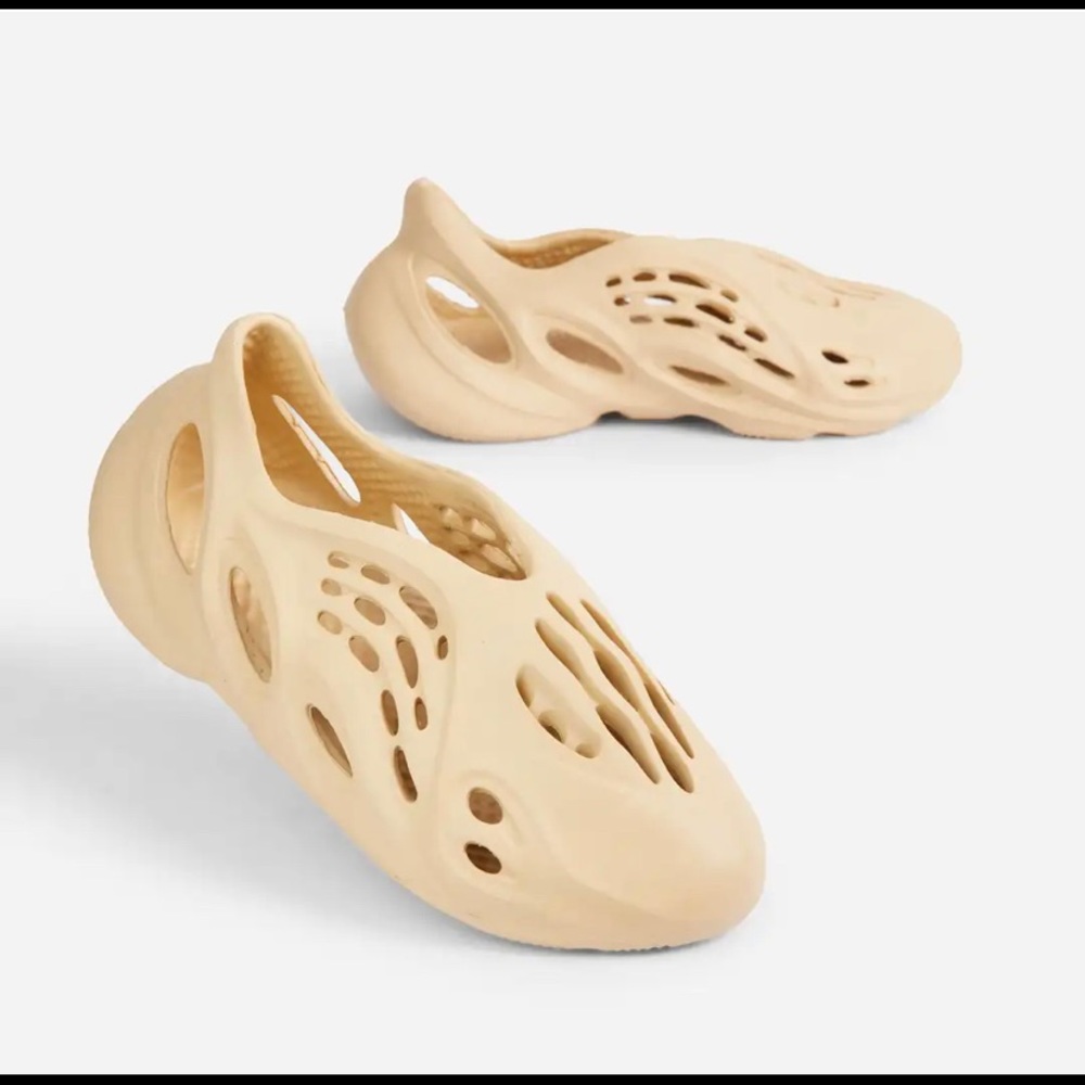 ✨ Brand New SUPER-BASS CUT OUT DETAIL SLIP ON✨